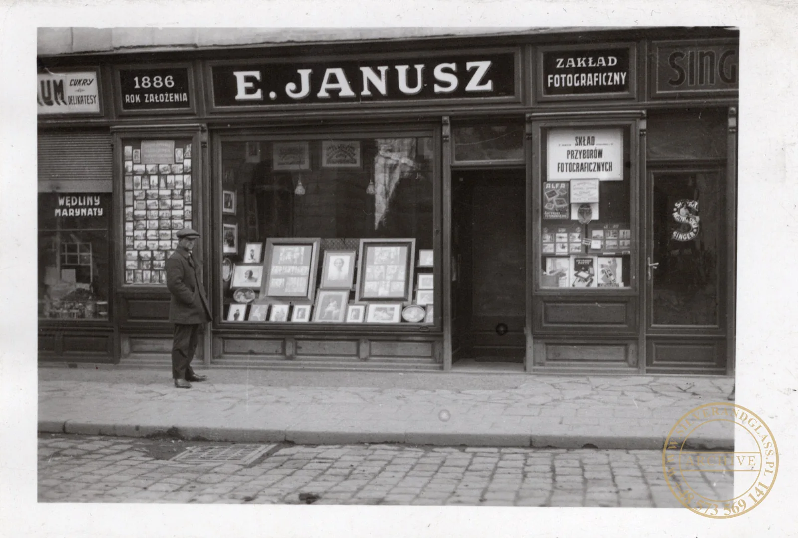Oryginalna fotografia witryny zakładu E. Janusz w Rzeszowie